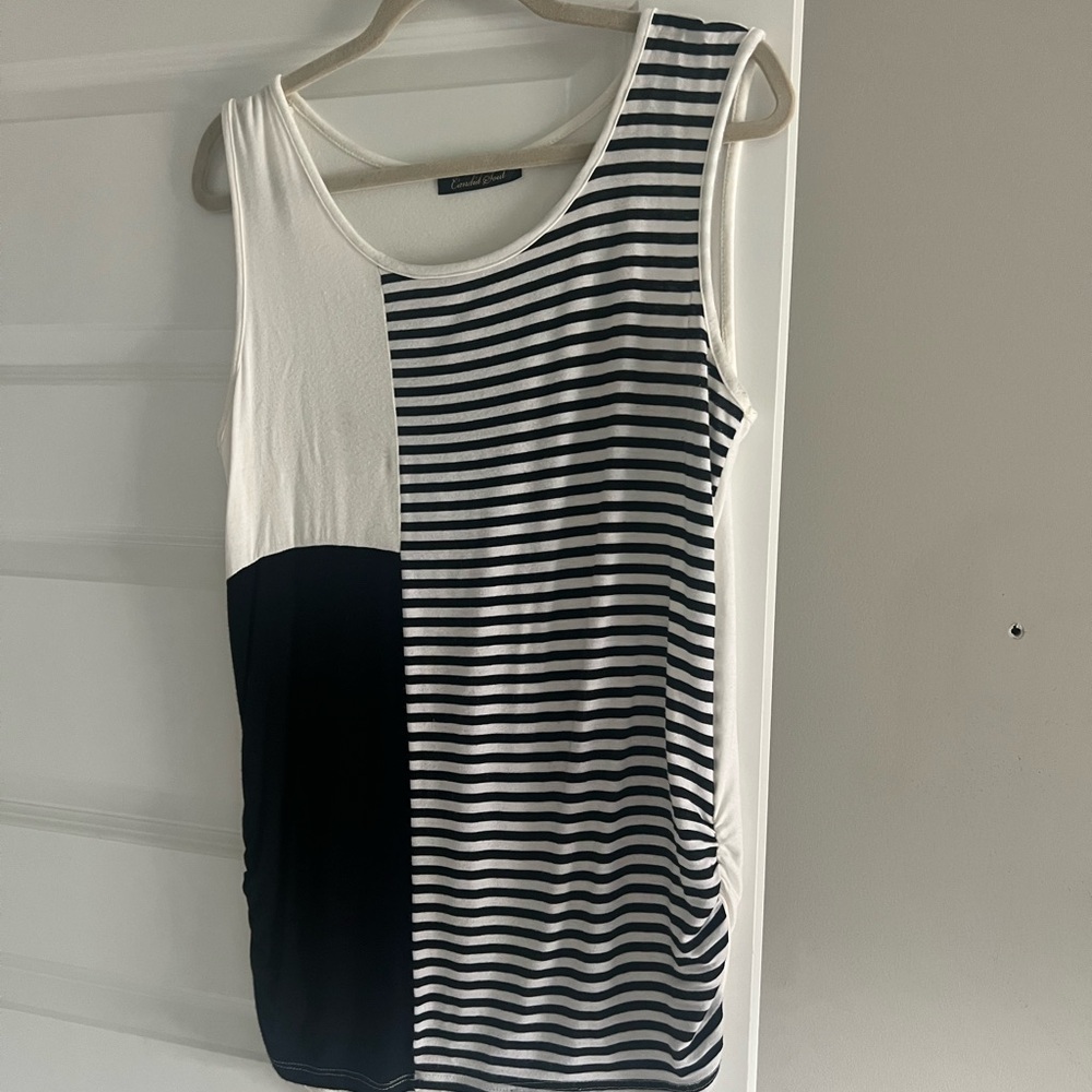 Chic Striped Sleeveless Top cream and black round neck women’s size X-Large
